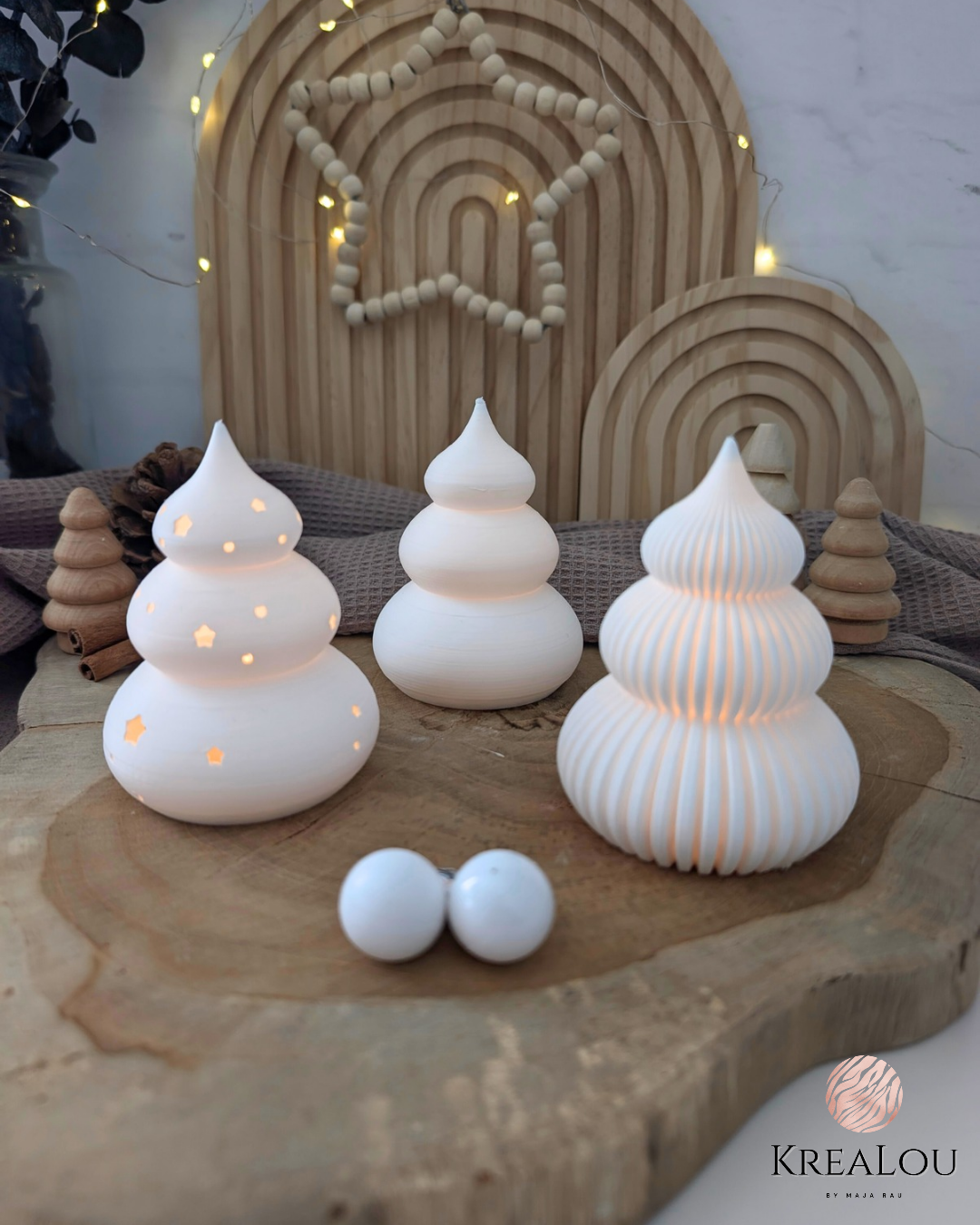 3D-gedruckte Tannenbäume aus weißem PLA mit LED-Licht, 9 cm hoch, 7 cm breit, Varianten mit Sternen, glatt oder geriffelt, handgefertigt von KreaLou.