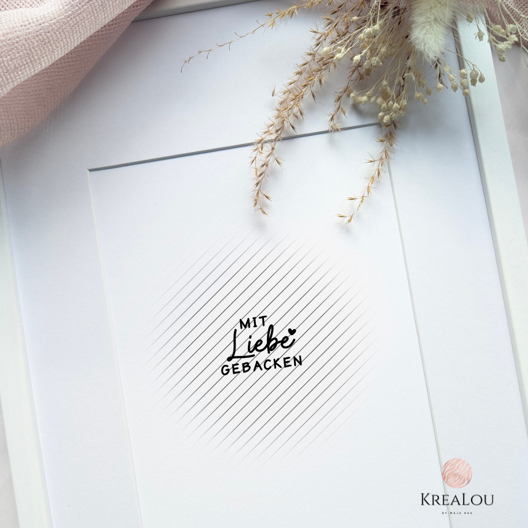 Handgemachter Stempel ‚Mit Liebe gebacken‘ von KreaLou – ideal zum Verzieren von Plätzchentüten, Etiketten und Geschenkverpackungen für Selbstgebackenes.